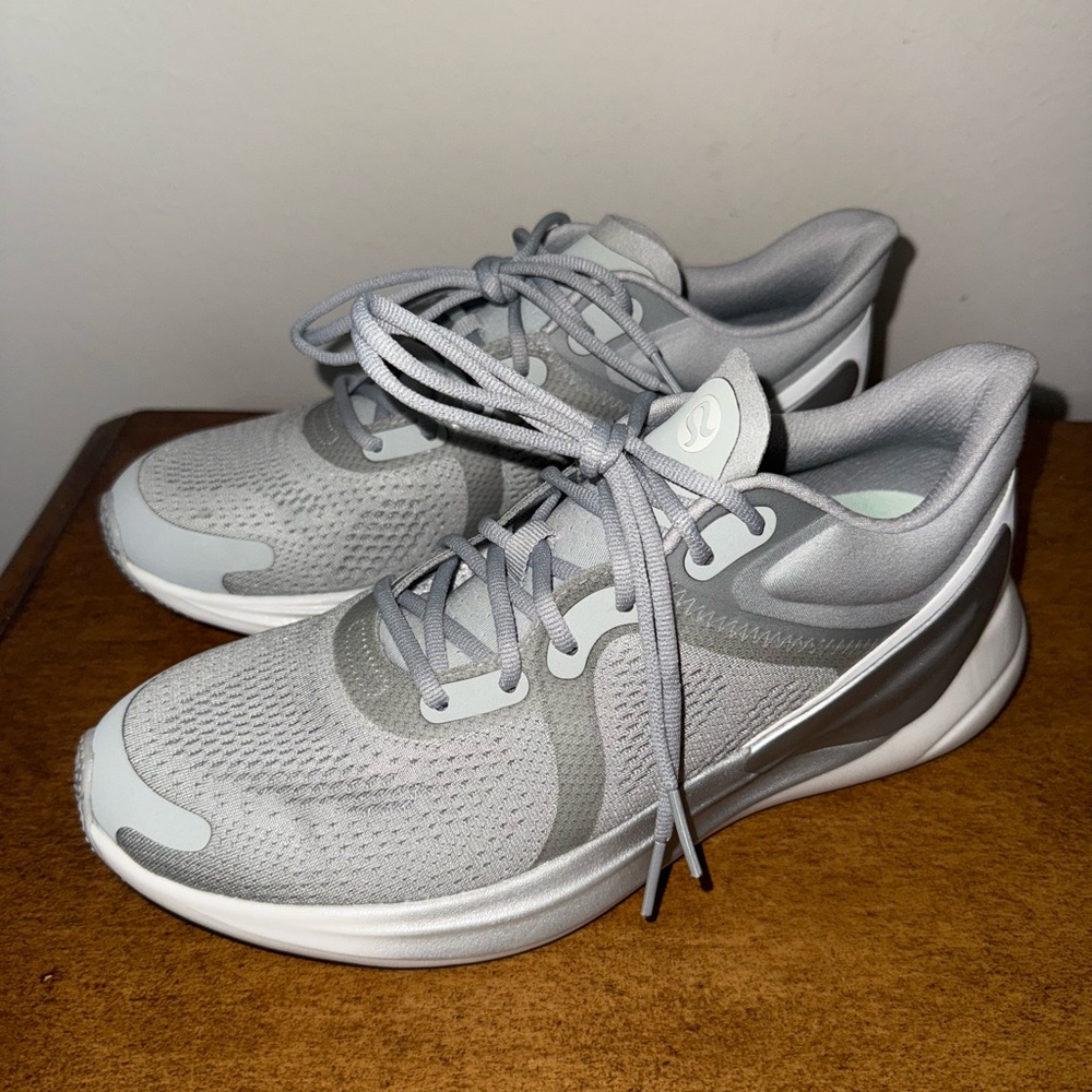 Lululemon Blissfeel  Women’s Silver Drop / Alpine White Running Shoes 8 EUR 40